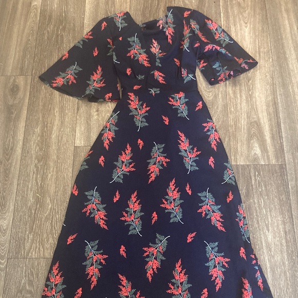 All in Favor Dresses & Skirts - All in Favor Navy Floral Long Sleeve Dress size small